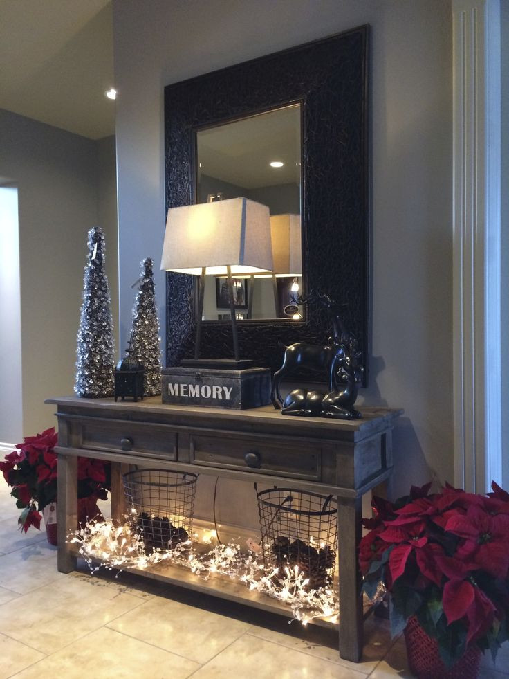 Foyer Christmas Decorating Ideas
 25 Best Ideas about Christmas Entryway on Pinterest