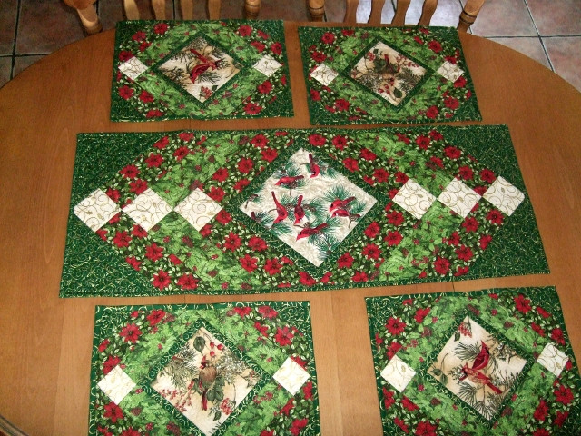 Free Christmas Table Runner Patterns
 Christmas Table Runner and Mats pattern