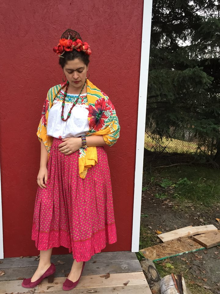Frida Kahlo Costume DIY
 DIY Frida Kahlo Costume