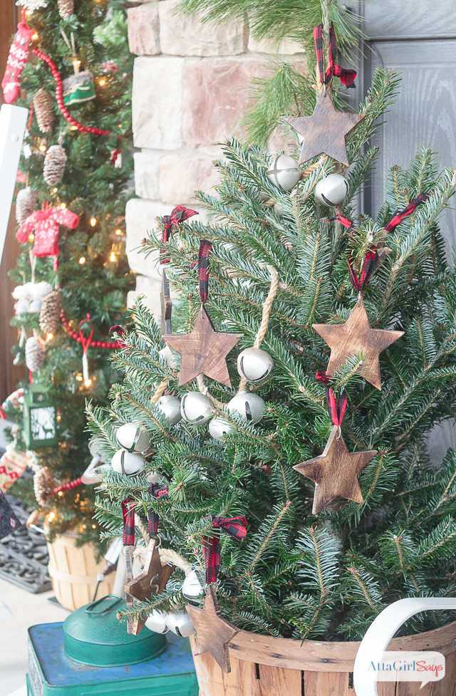 Front Porch Christmas Tree
 Front Porch Decorating Ideas You ll Want to Copy for Christmas