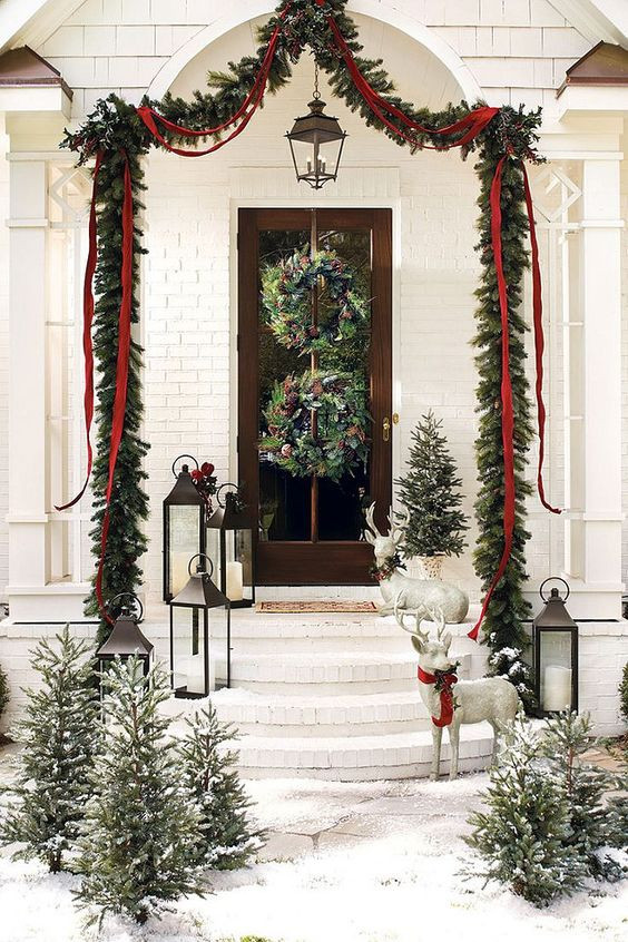 Front Porch Christmas Trees
 38 Wel ing Christmas Front Porch Décor Ideas DigsDigs