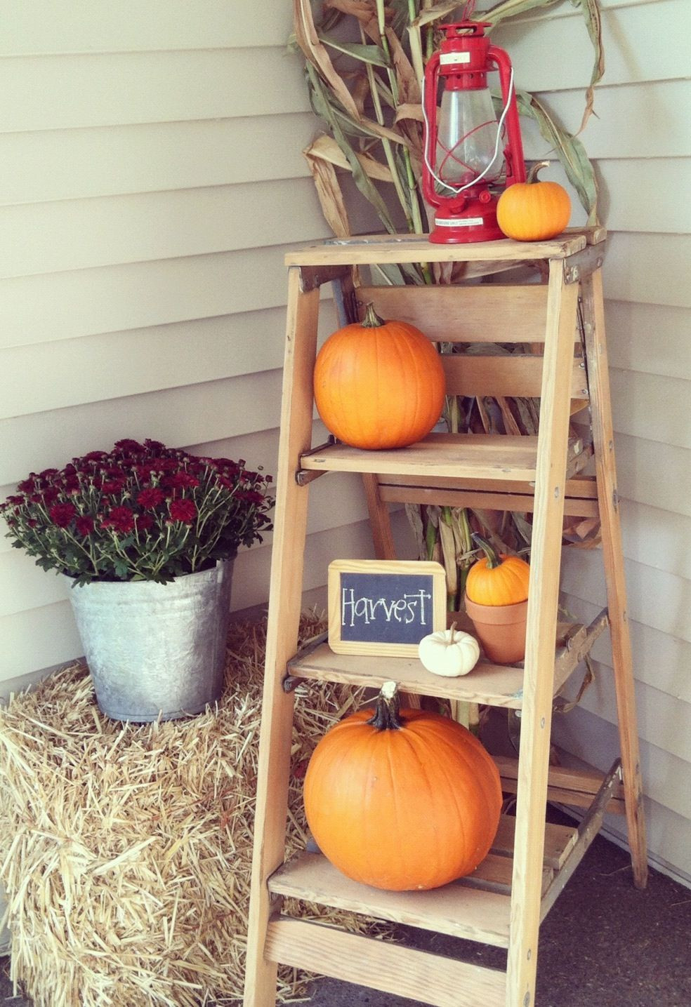 Front Porch Fall Decor Ideas
 20 Fall Front Porch Decorating Ideas