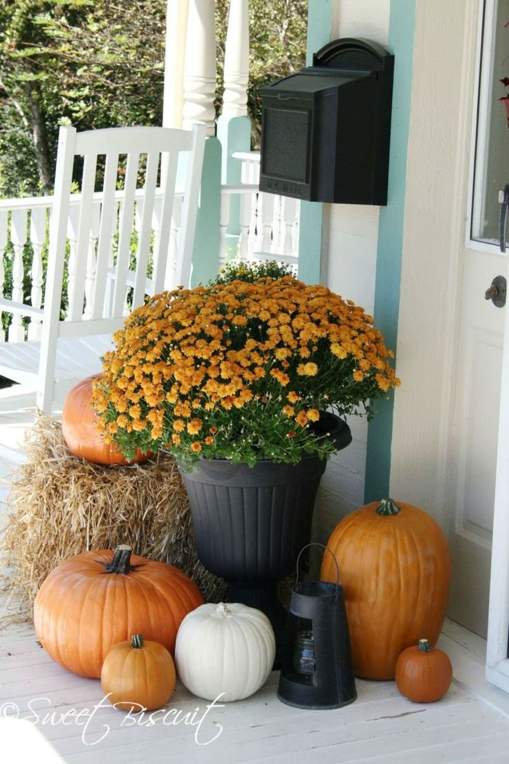 Front Porch Fall Decor Ideas
 35 Front Porch Decoration Ideas for Fall Sortra