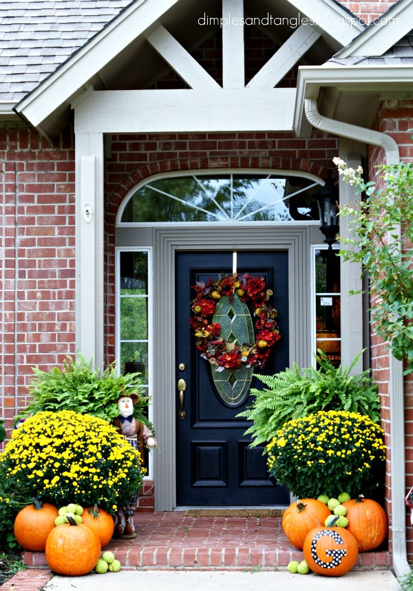 Front Porch Fall Decorating Ideas
 Outdoor Fall Decorating Ideas Dimples and Tangles