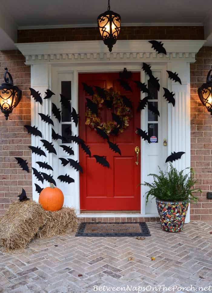 Front Porch Halloween Decorations
 Halloween Porch Decorations With Flying Bats
