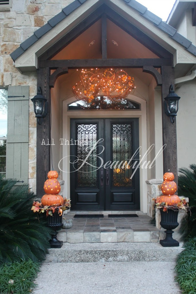 Front Porch Halloween Decorations
 14 Fall and Halloween Porch Decor Ideas Embellishmints