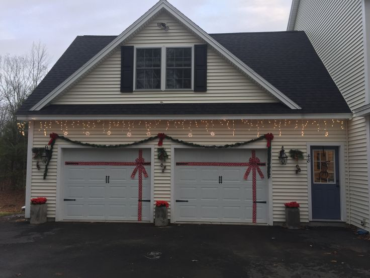 Garage Door Christmas Decorating Ideas
 17 Best images about Holiday Garage Decoration Ideas on