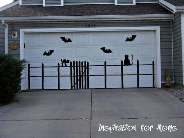 Garage Door Halloween Decor
 42 Super Smart Last Minute DIY Halloween Decorations to
