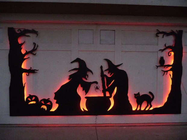 Garage Door Halloween Decor
 35 Ideas To Decorate Windows With Silhouettes Halloween