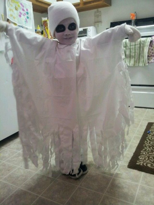 Ghost Costume DIY
 11 ridiculously easy Halloween costumes using only a bedsheet