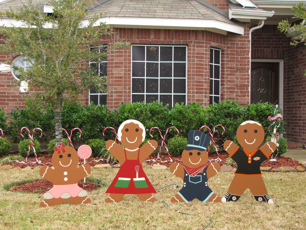 Gingerbread Outdoor Christmas Decorations
 Go Beyond Lights With These 10 Christmas Yard Decorations