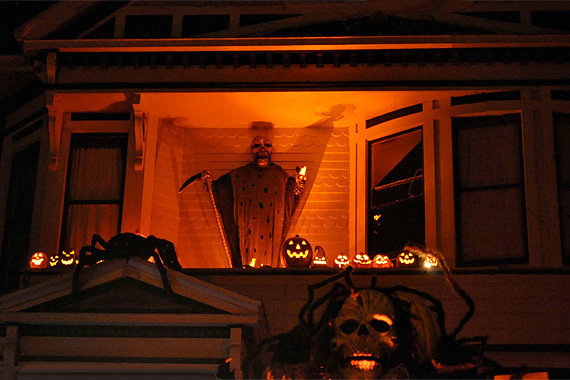 Halloween Balcony Decorations
 Re purposeful Halloween Ideas