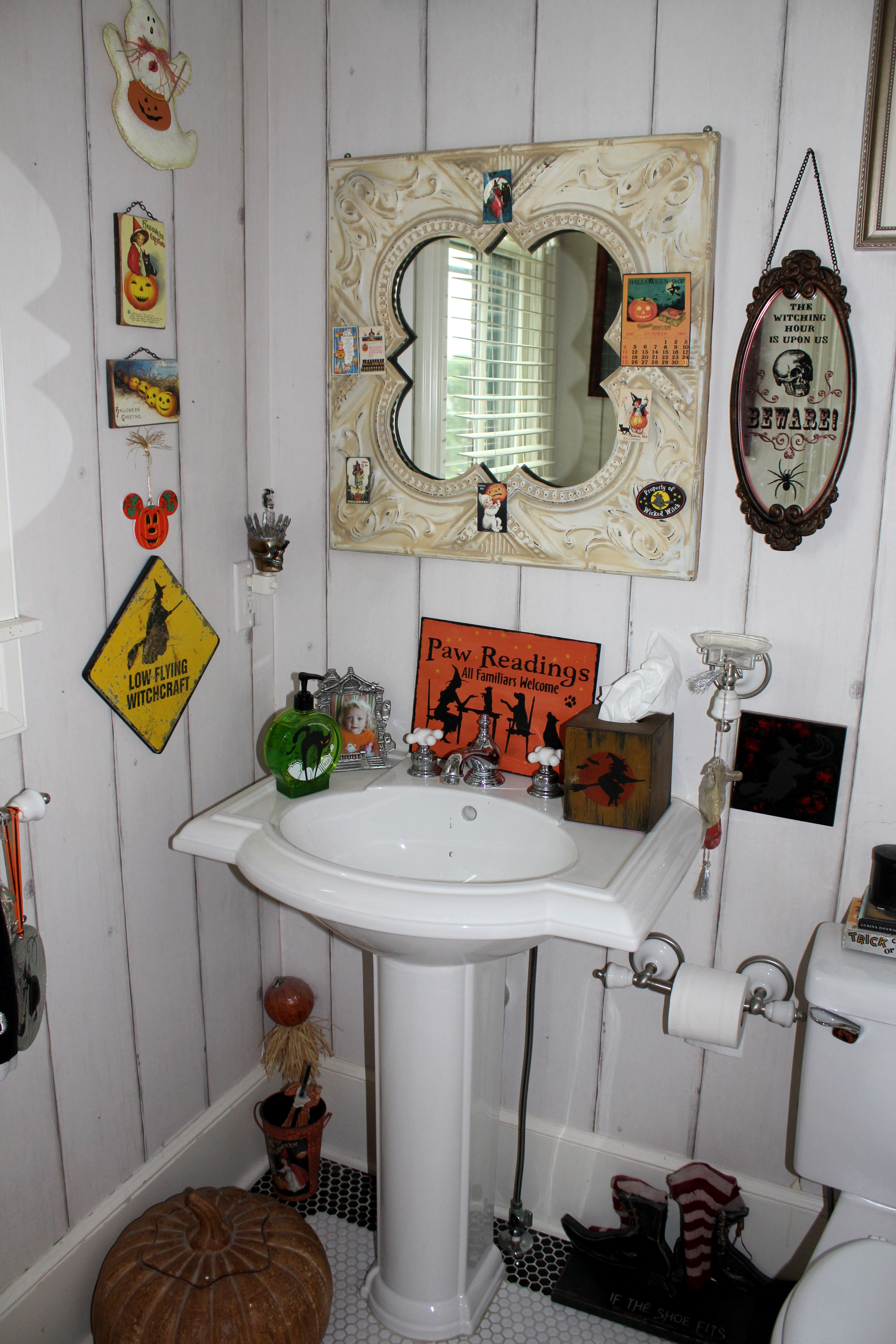 Halloween Bathroom Decor
 Halloween Ideas Resurrected JOYFUL scribblings