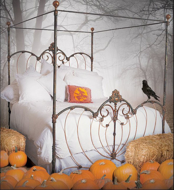 Halloween Bedroom Decor
 plete List of Halloween Decorations Ideas In Your Home