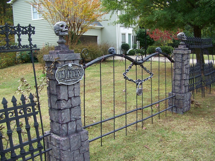 Halloween Cemetery Fence
 halloween graveyard props diy