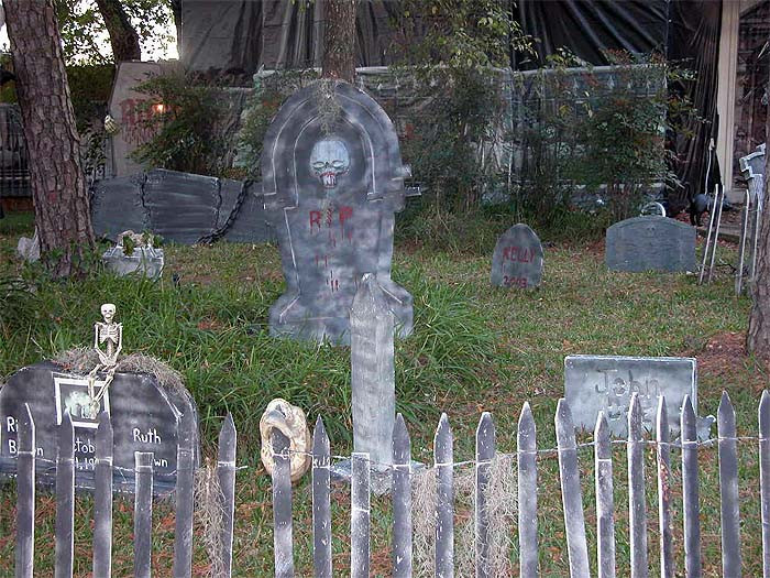 Halloween Cemetery Fence Ideas
 Six Spooky Fencing Ideas for Halloween – Parr Lumber