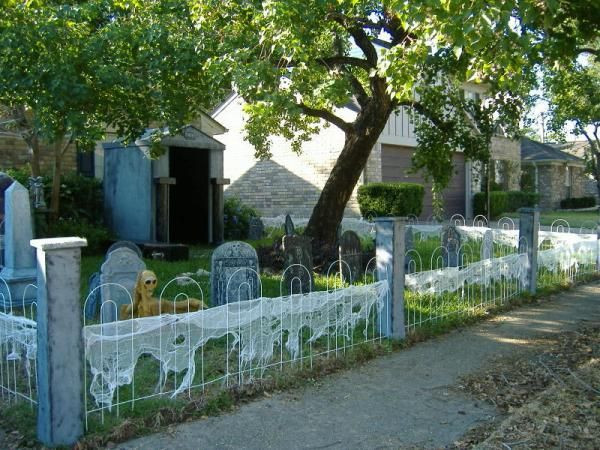 Halloween Cemetery Fence Ideas
 275 best images about Halloween Cemeteries on Pinterest