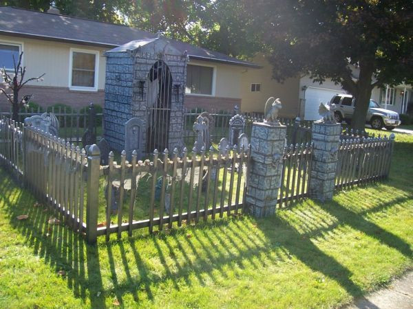 Halloween Cemetery Fence Ideas
 Halloween Yard Decor Halloween Graveyard Halloween