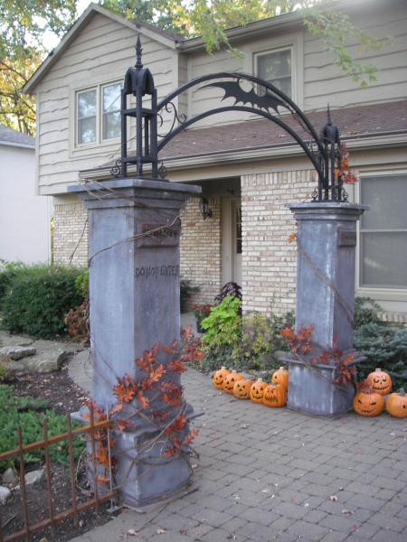 Halloween Cemetery Gate
 11 Killer Outdoor Halloween Decorating Ideas Spooky