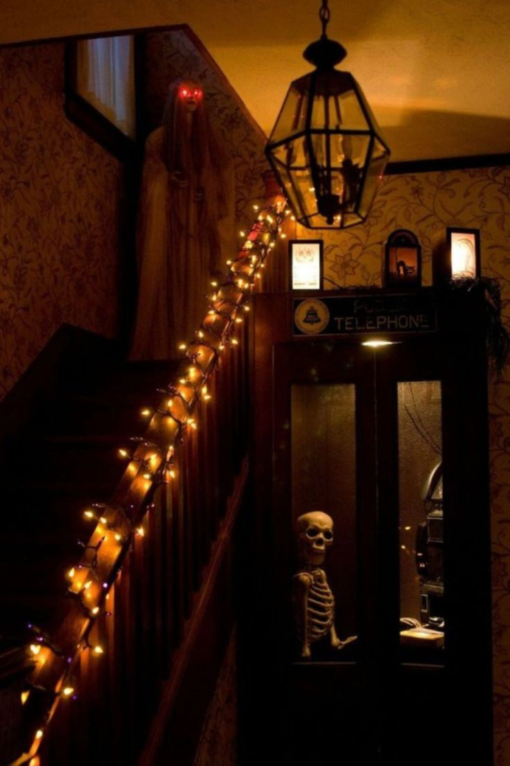 Halloween Decor Indoor
 Best 25 Indoor halloween decorations ideas on Pinterest
