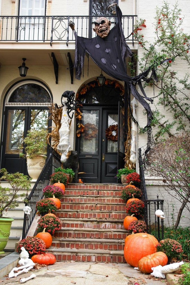 Halloween Decor Outdoor
 9 Legitimately Spooky DIY Halloween Outdoor Decorations