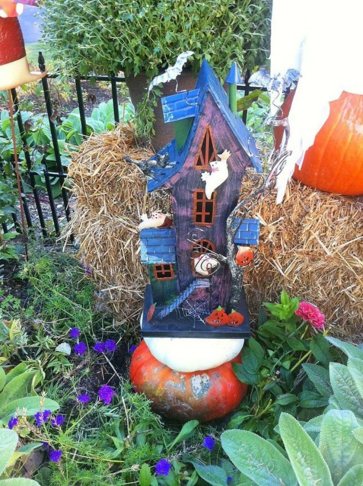 Halloween Fairy Garden Accessories
 Make Your Neighbors Giggle With These 9 Halloween Fairy