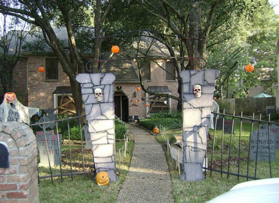 Halloween Fence Decorations
 Easy Halloween Decor 9 DIYs for Your Haunted House Bob