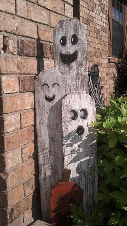 Halloween Fence Decorations
 125 Cool Outdoor Halloween Decorating Ideas DigsDigs