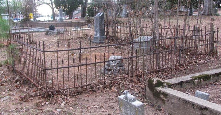 Halloween Fence Diy
 17 Best images about Halloween Cemetery on Pinterest