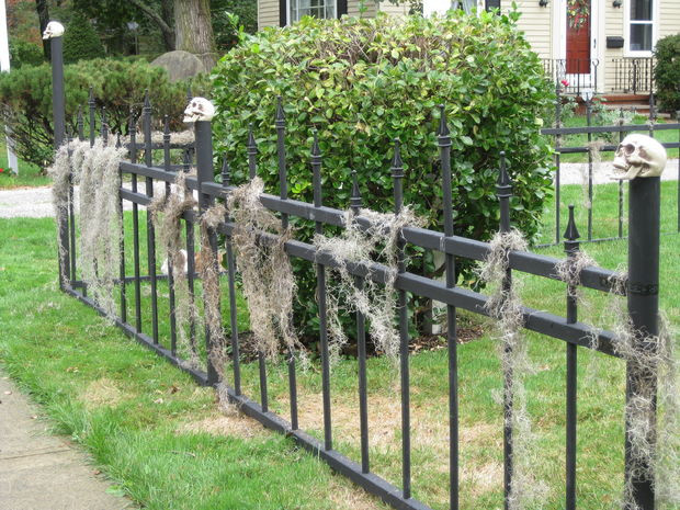 Halloween Fence Diy
 Halloween Cemetery Fence