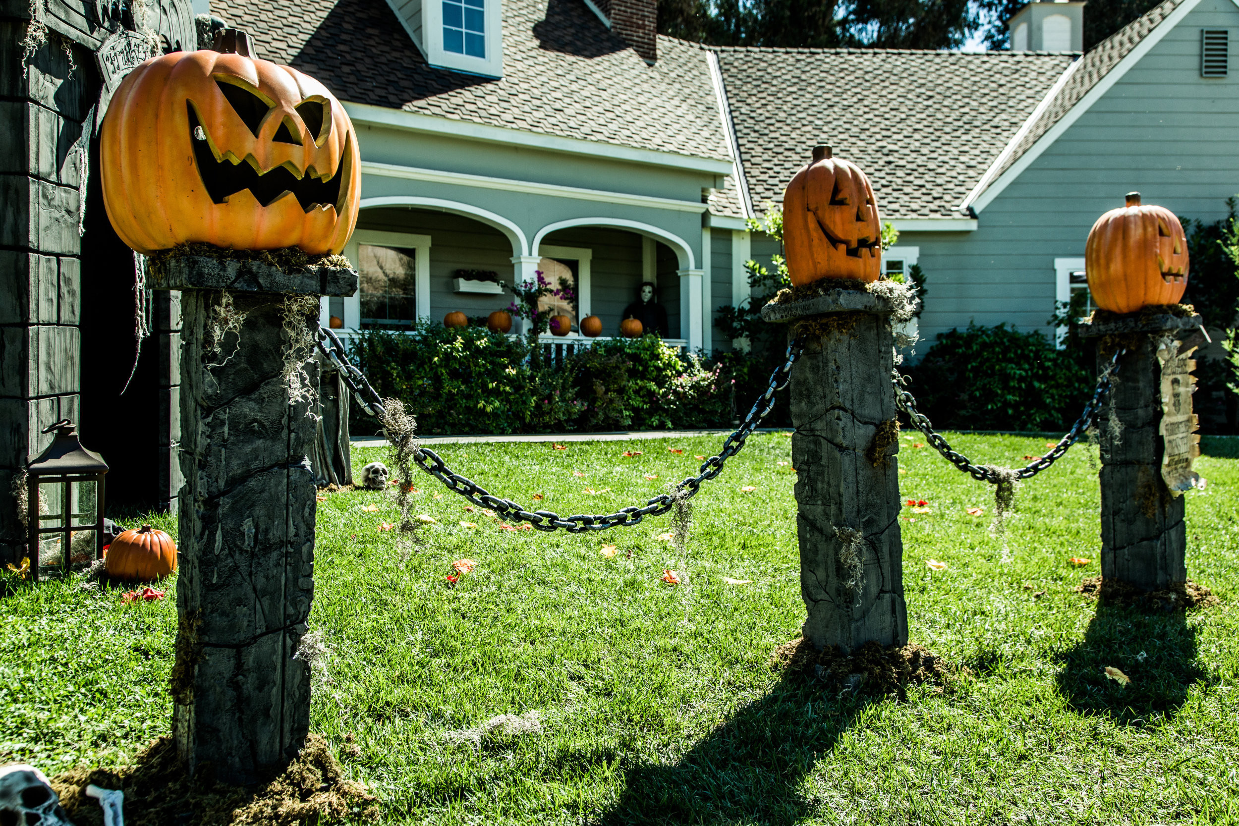 Halloween Fence Diy
 How To DIY Pumpkin Fence Pillars