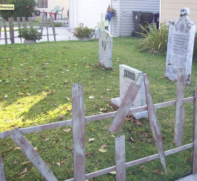 Halloween Fence Prop
 Make your own haunted cemetery