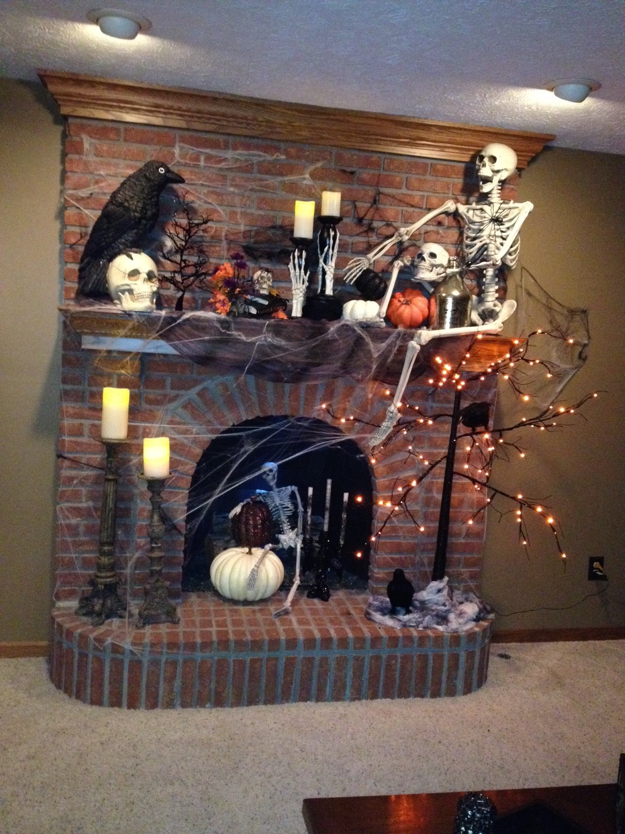 Halloween Fireplace Decorations
 1000 ideas about Halloween Fireplace on Pinterest