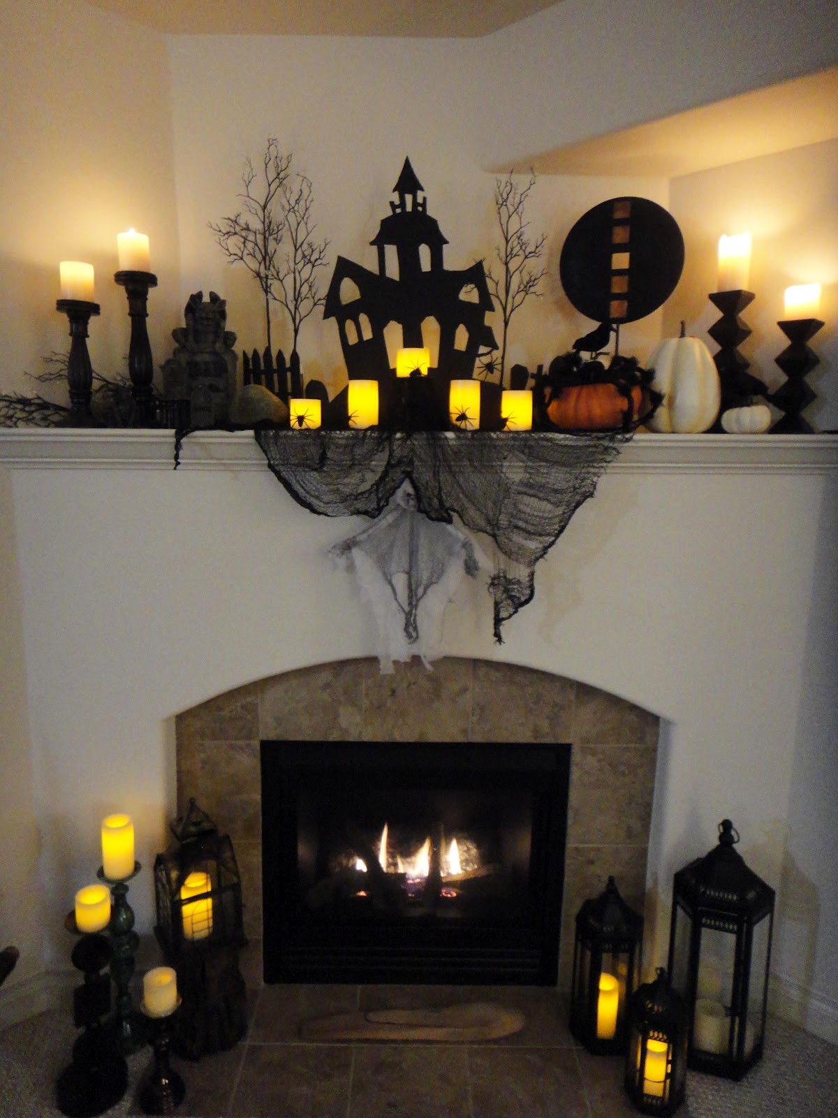 Halloween Fireplace Decorations
 Worth Pinning Spooky Halloween Mantel