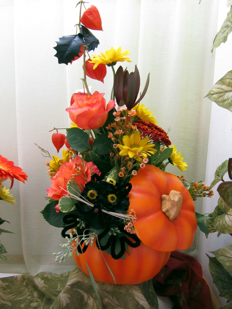 Halloween Flower Arrangement
 Dodge the Florist October 2011