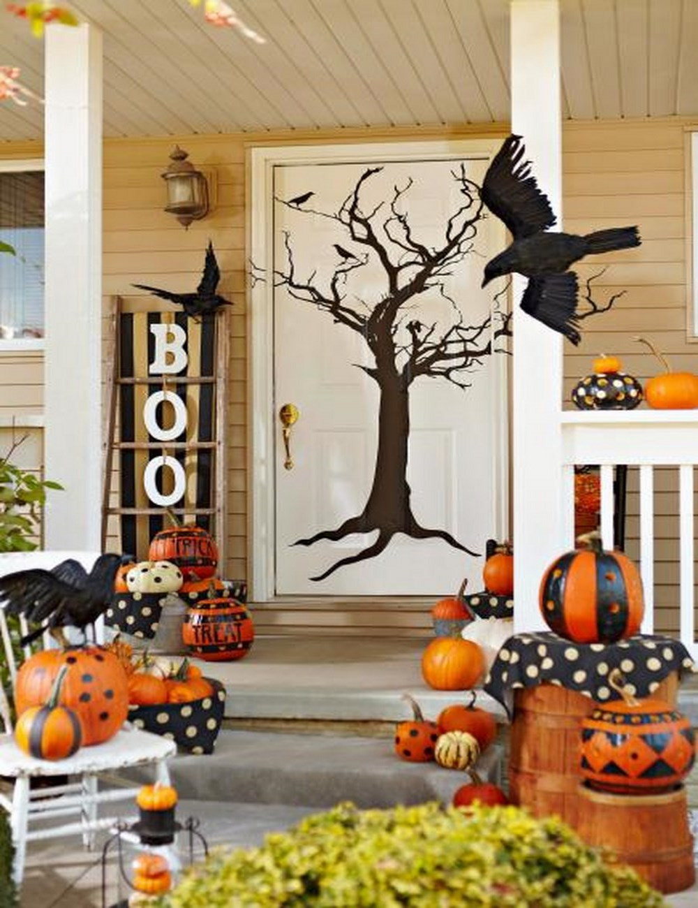 Halloween Front Porch
 Cute Halloween Front Porch Decorations to Greet Your Guests