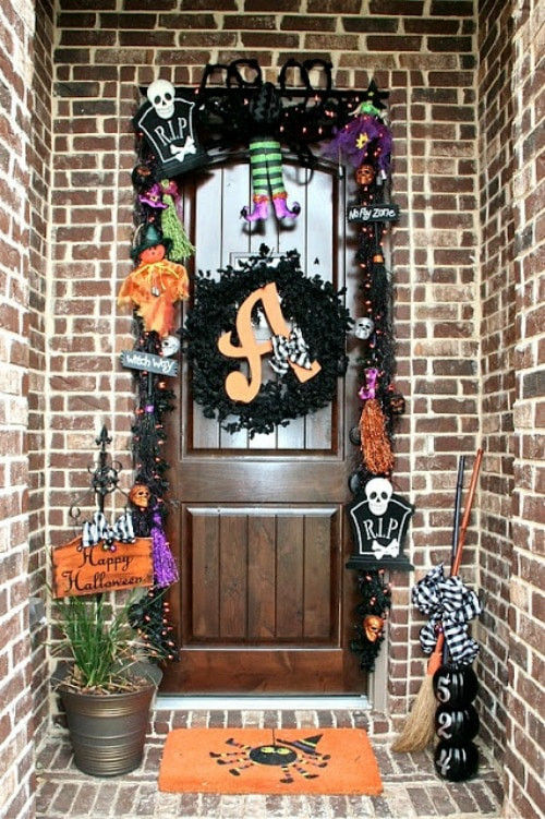 Halloween Front Porch
 Fun Halloween Front Door Decorations