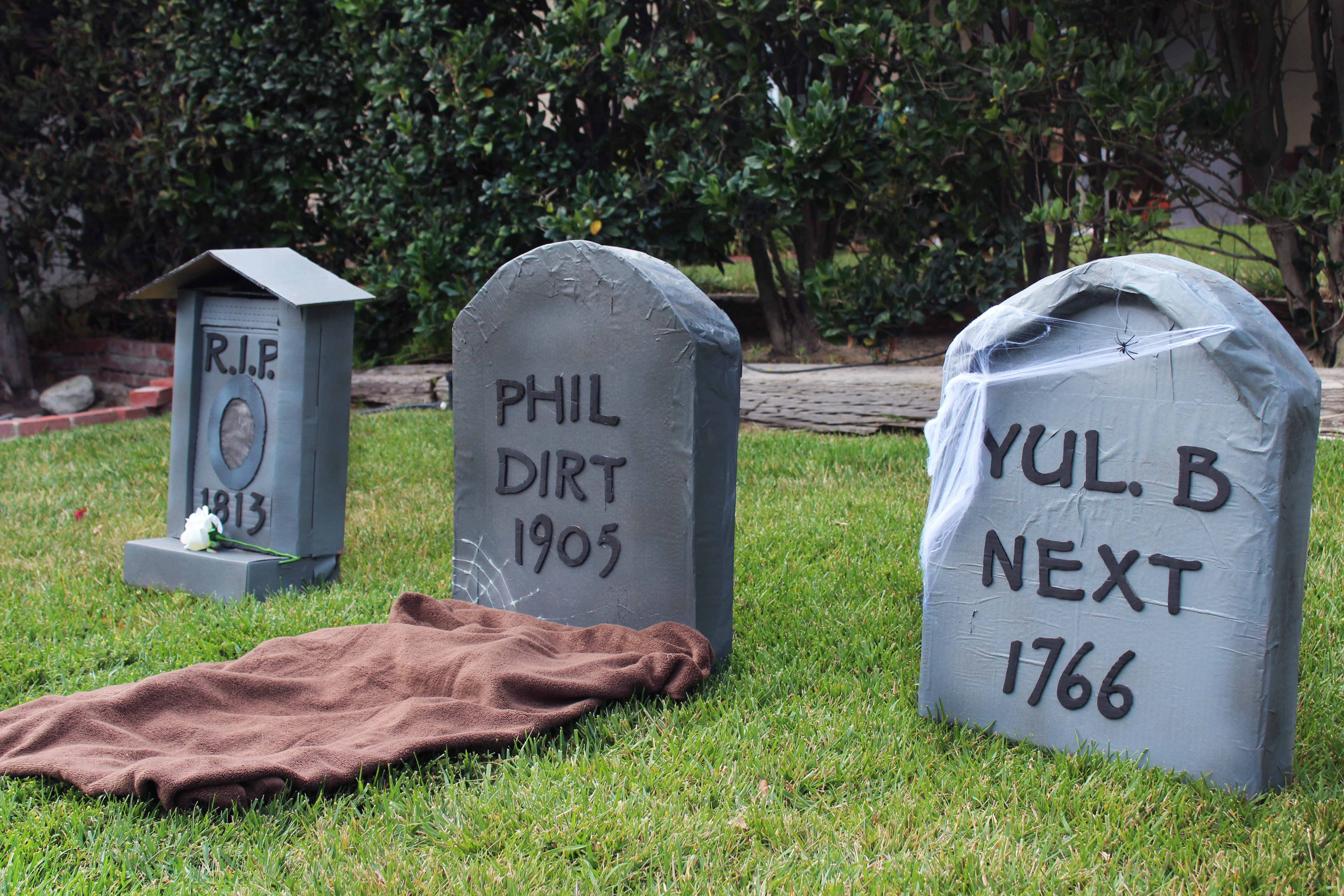 Halloween Grave Stone
 How to Make Cardboard Tombstones