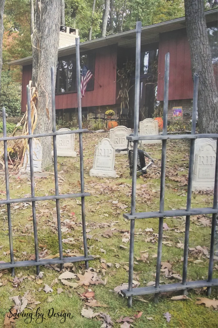 Halloween Graveyard Fence
 DIY Outdoor Halloween Decorations