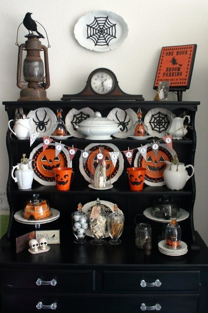 Halloween Kitchen Decor
 10 Creepy Decorations for a Frightening Halloween Kitchen
