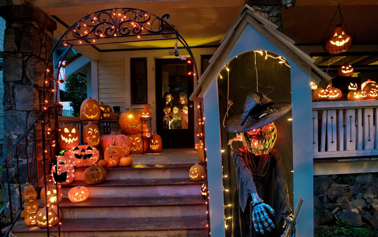 Halloween Lamp Post Cover
 Diy Halloween Porch Light Covers