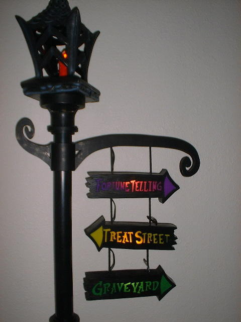 Halloween Lamp Post Cover
 non ANIMATED FLICKER LIGHT HALLOWEEN LAMP POST & SIGNS
