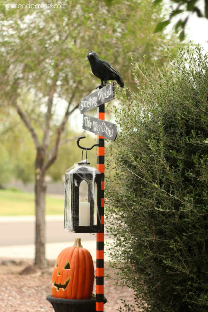 Halloween Lamp Post Decorations
 DIY Halloween Spooky Lantern Sign Post
