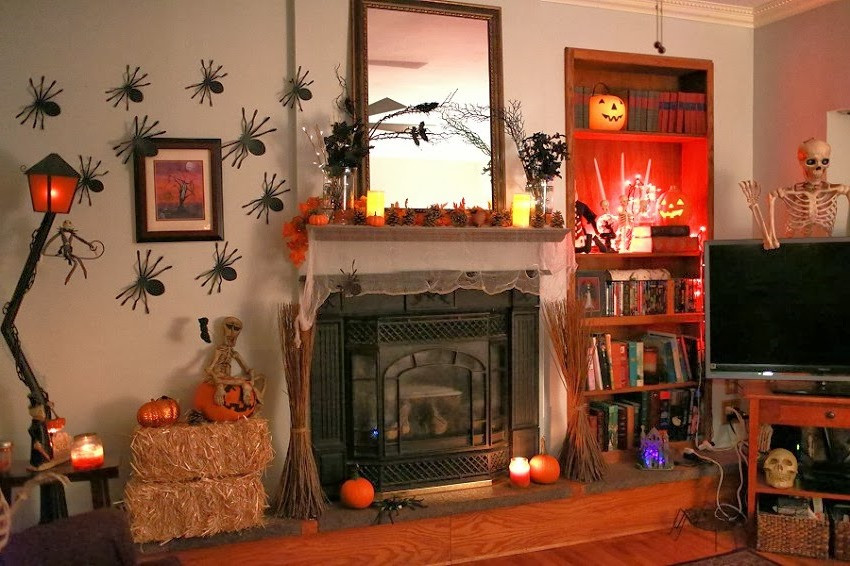 Halloween Living Room
 Teaching to her Halloween party ideas