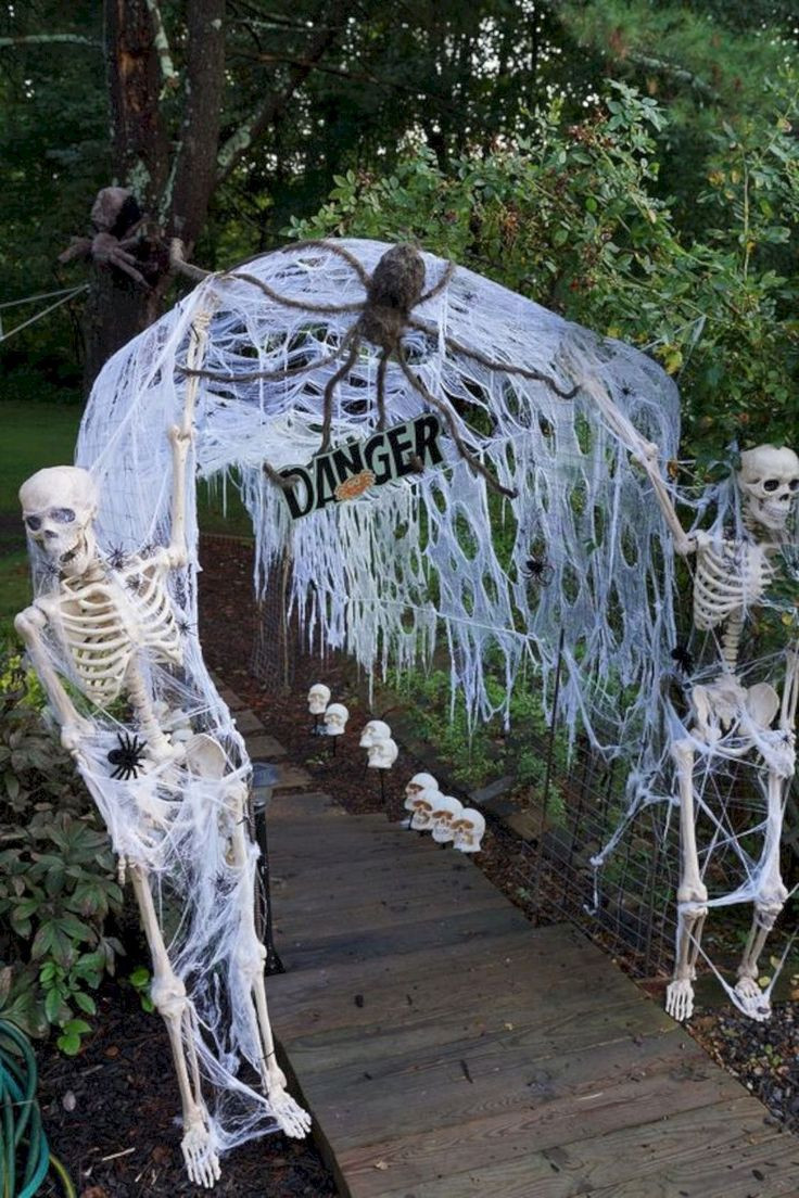 Halloween Outdoor Decor
 Best 25 Outdoor halloween decorations ideas on Pinterest