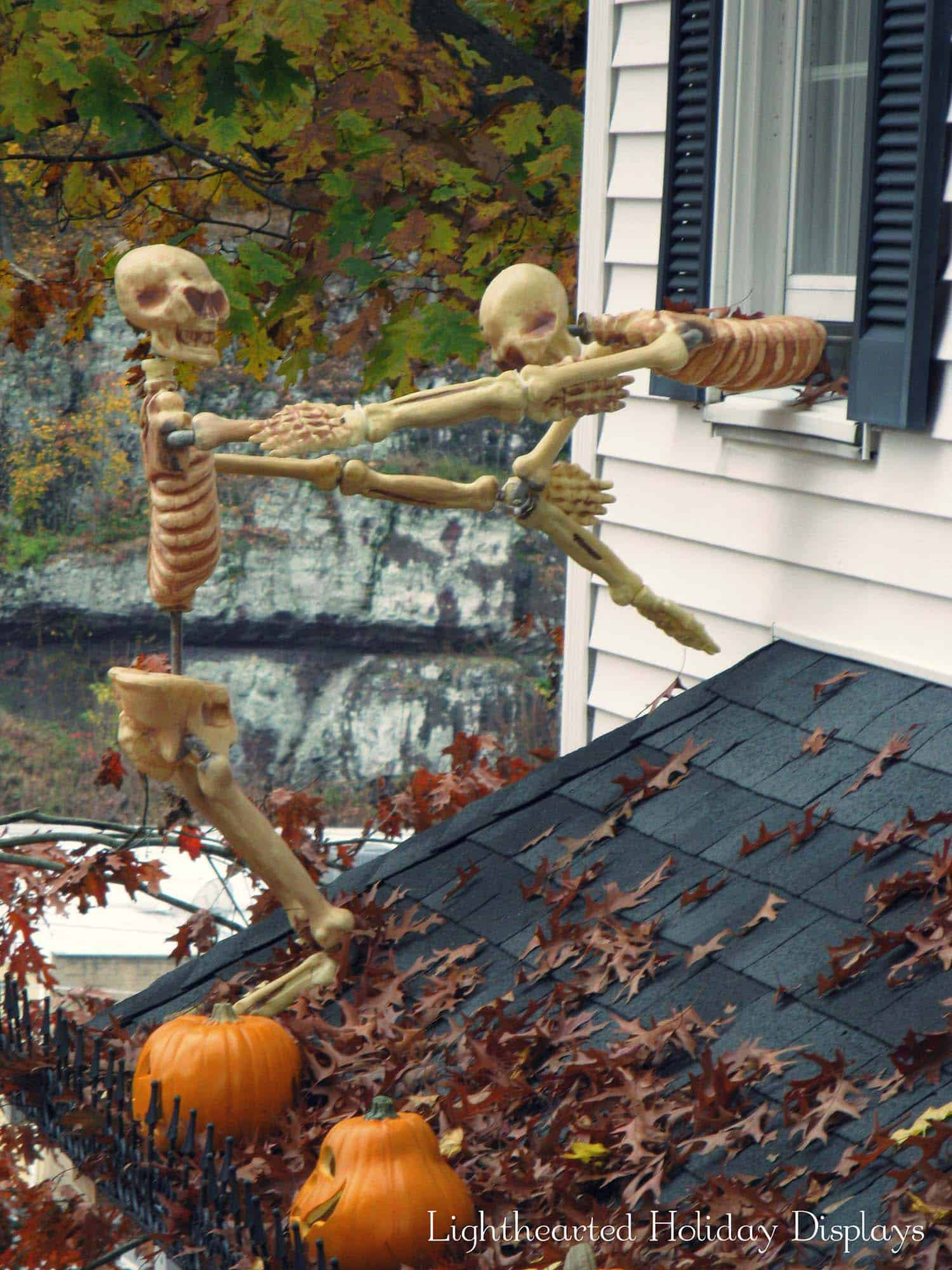 Halloween Outdoor Decorating Ideas
 21 Incredibly creepy outdoor decorating ideas for Halloween