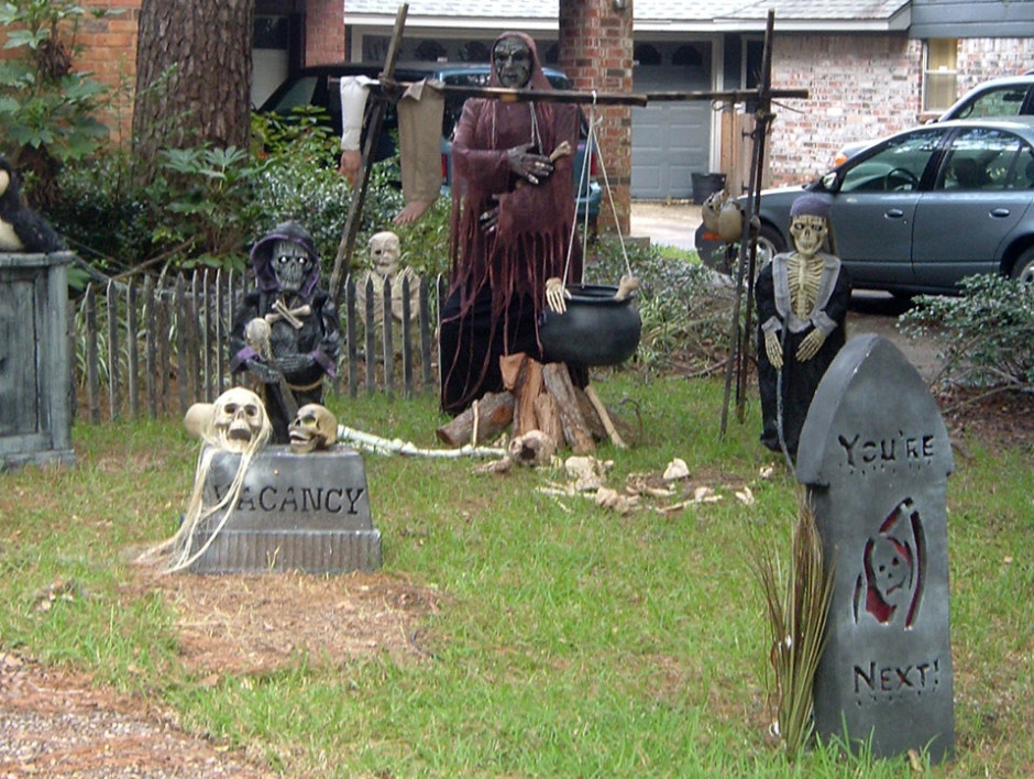 Halloween Outdoor Decorating Ideas
 35 Best Ideas For Halloween Decorations Yard With 3 Easy Tips