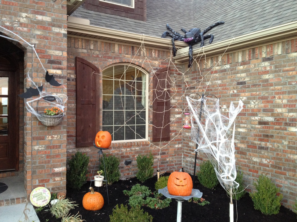 Halloween Outdoor Decorations Ideas
 Outdoor Halloween Decorations – WeNeedFun