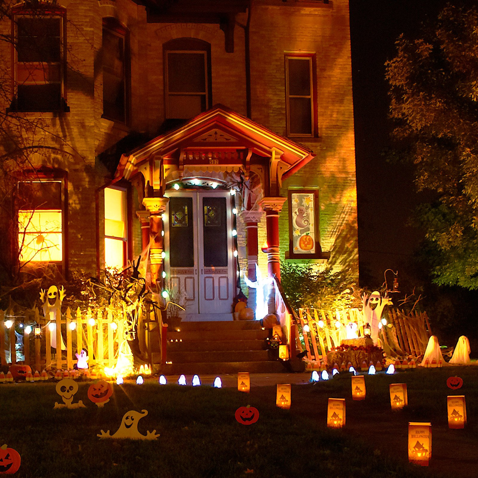 Halloween Outdoor Lights
 11 Awesome Outdoor Halloween Decoration Ideas Awesome 11