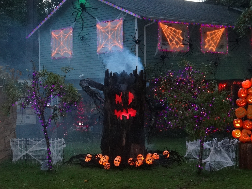 Halloween Outdoor Lights
 35 Best Ideas For Halloween Decorations Yard With 3 Easy Tips